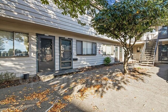 Photo - 8041 NE Flanders St