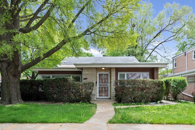 Photo - 3001 W Chase Ave