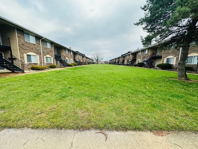 Building Photo - Discover the Best of Lawrence Living at Br... Unit 8943-D