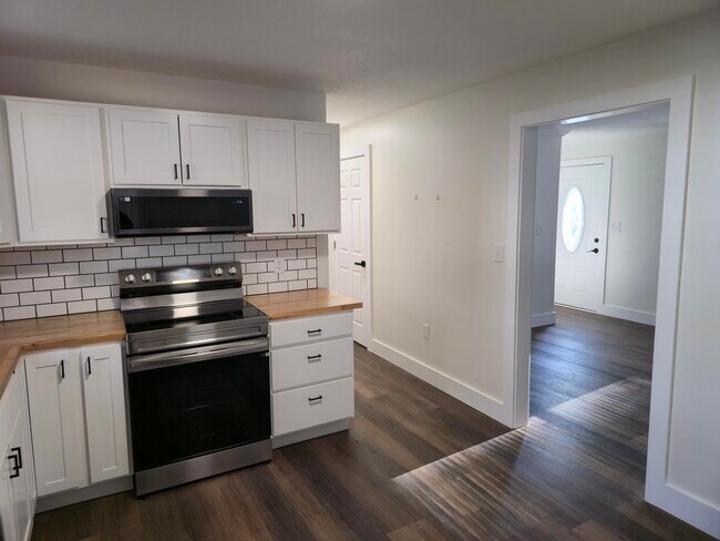 Kitchen - 23 Old Etna Rd