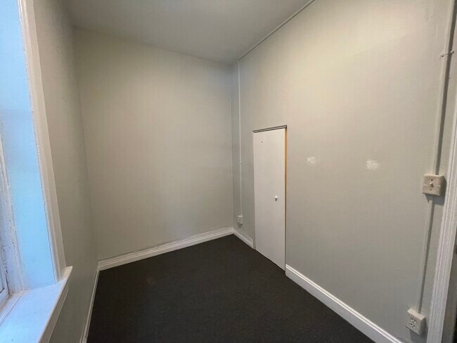 Photo - 826 N Winchester Ave