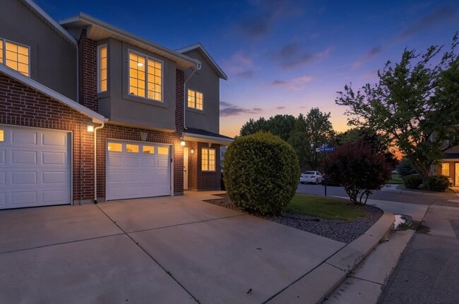 Building Photo - 10504 Sage Flats Way