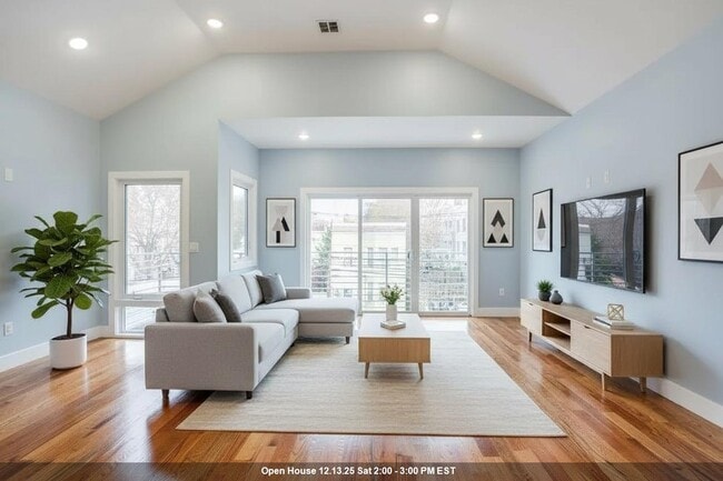 Building Photo - 251 Manhattan Ave Unit 2