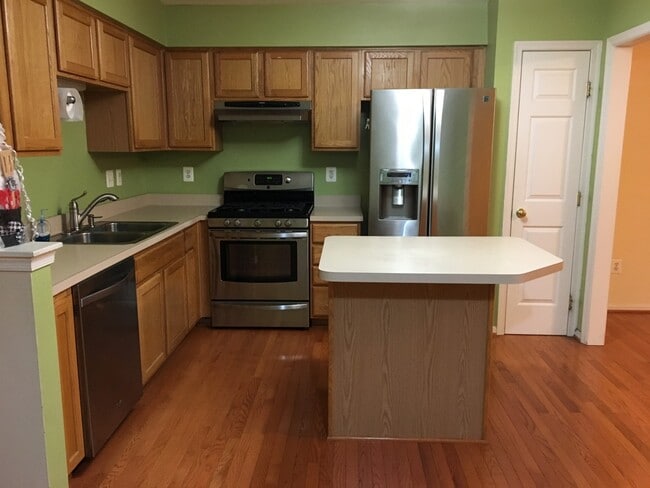 Photo - SPACIOUS TOWNHOUSE IN GERMANTOWN