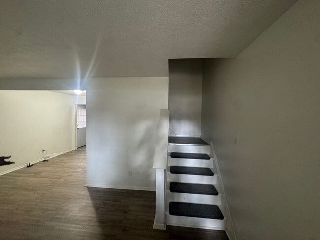 Photo - 2472 Warren Pkwy