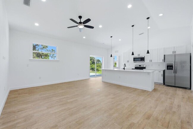 Photo - 6 Bank Ct