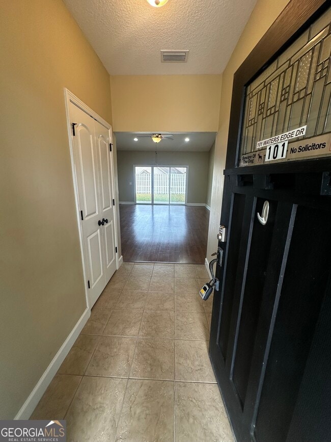 Photo - 101 Waters Edge Dr