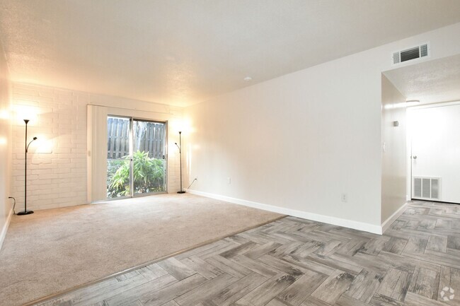 Building Photo - 1700 SW 16th Ct Unit P4 Rental