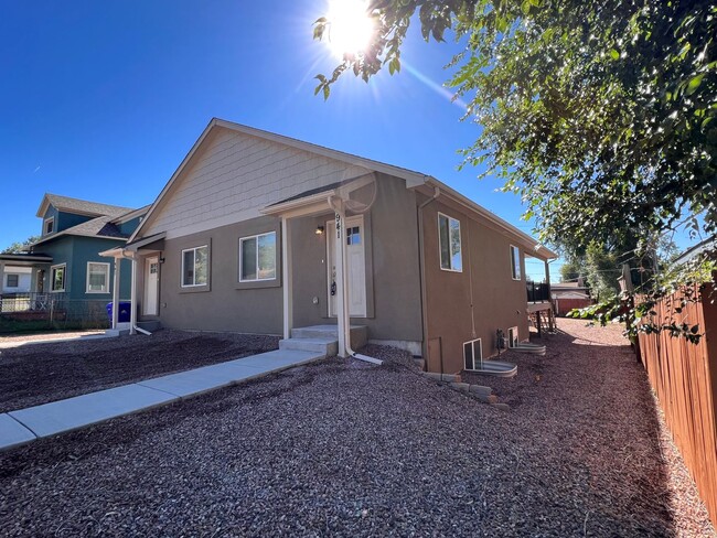 New build 3bdrm 3bath duplex in walking di... - New build 3bdrm 3bath duplex in walking di... Casa