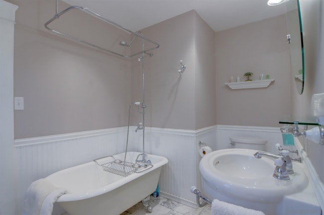 Photo - 3370 Bancroft St