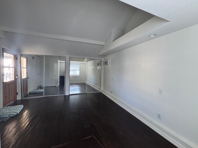 7536 Lasaine Ave Unit Studio