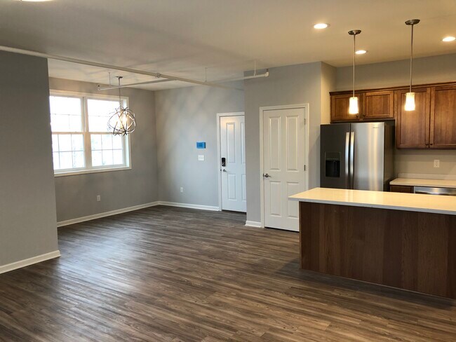 Photo - 473 Aurora St