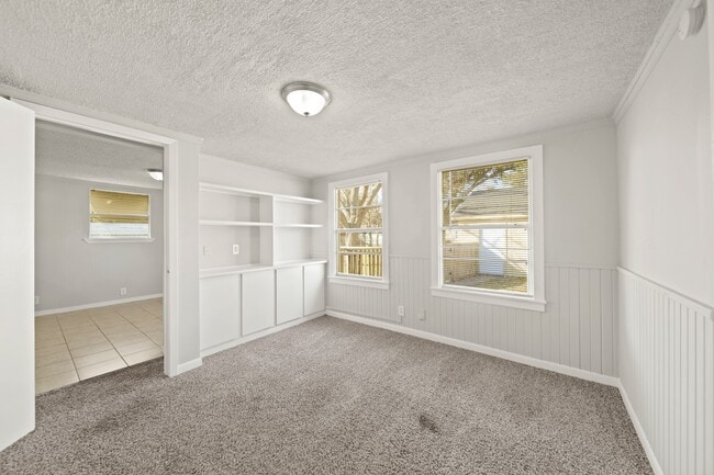 Photo - 821 Miller St