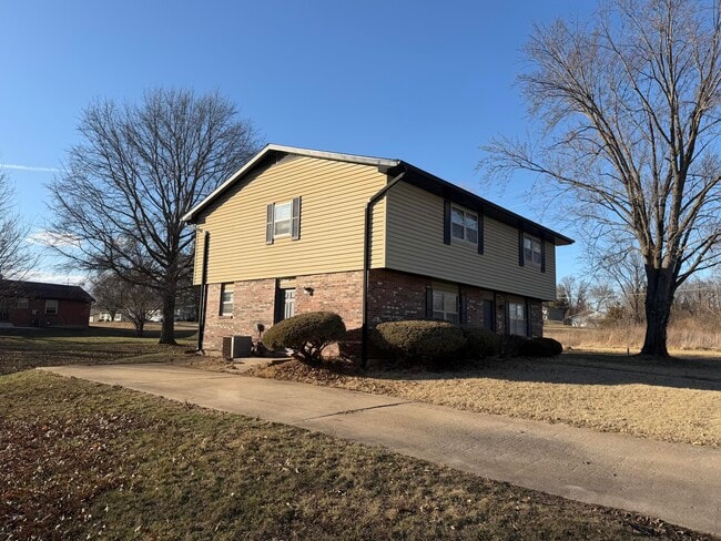 Photo - 2205 Warwick St