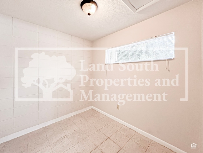 Photo - 725 E Lime St