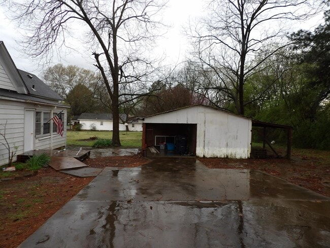 Photo - 505 Ave 2 NE