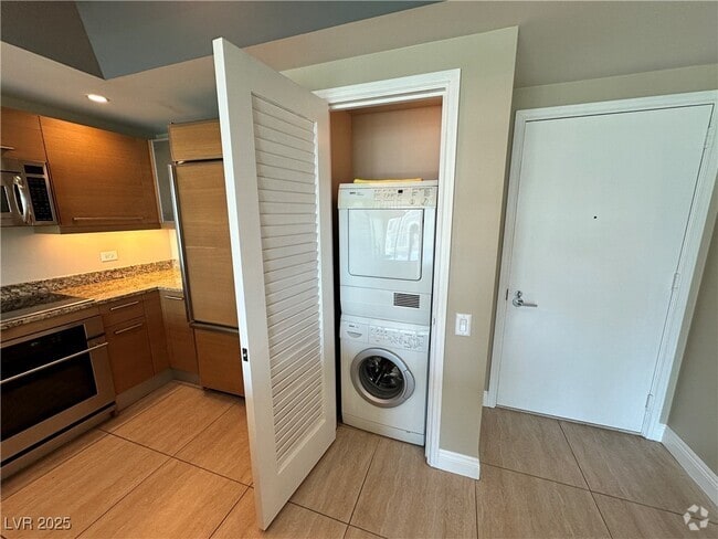 Building Photo - 222 Karen Ave Unit 2505 Rental