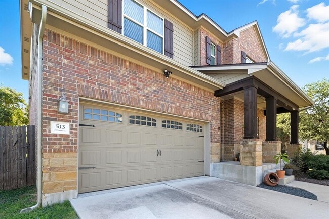 Photo - 513 Cerezo Dr