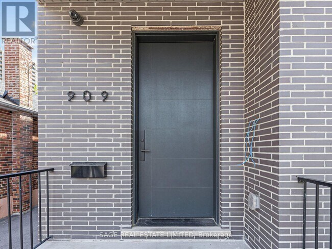 Photo - 909 Castlefield Ave Unit 1