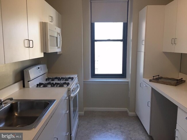 Photo - 135 S 19th St Unidad 804