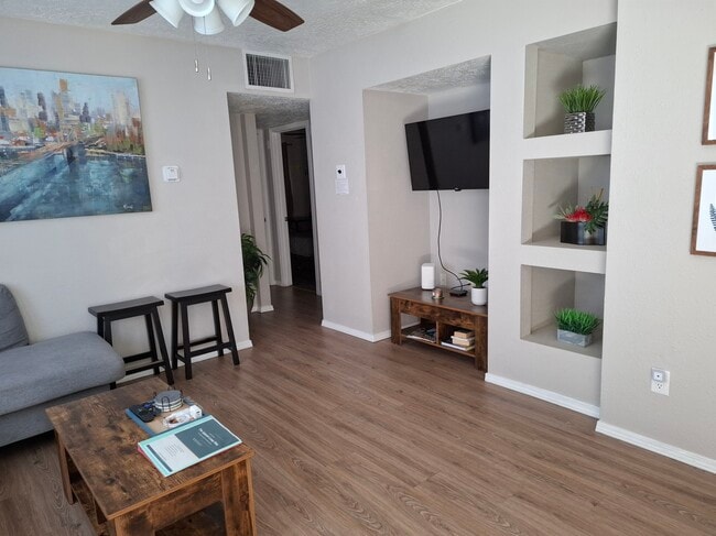 Photo - 1406 Pennsylvania St NE Unit Fully furnished Uptown 2BD condo