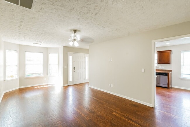 Photo - 1428 Sprucedale Dr