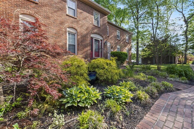 Photo - 236 Chippendale Cir
