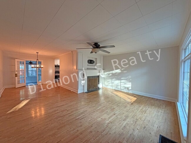 Photo - Stunning 2 Bedroom Home Located Near Mercy!