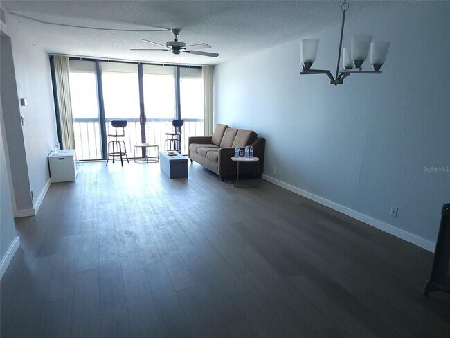 Photo - 255 Dolphin Point Unidad 809
