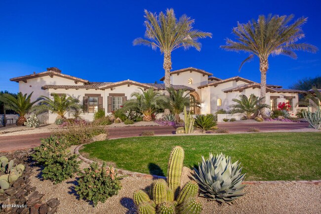 5761 N Casa Blanca Dr