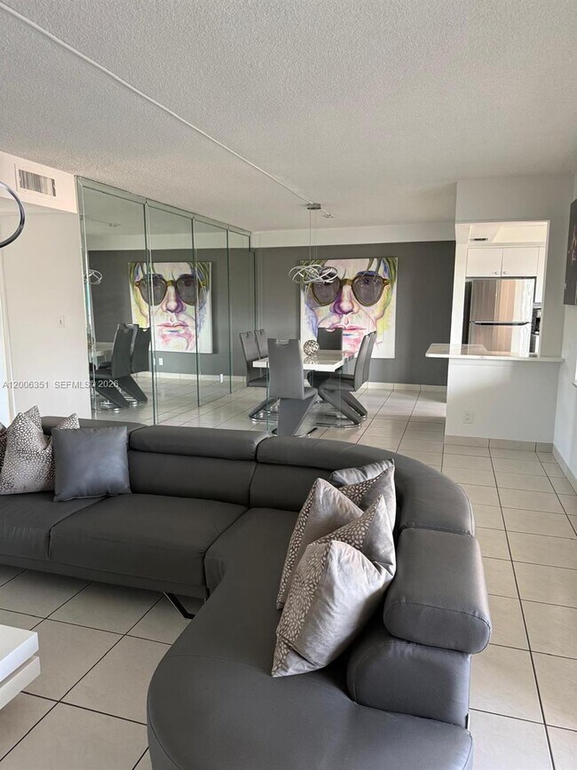 Building Photo - 200 NE 12th Ave Unit 7E