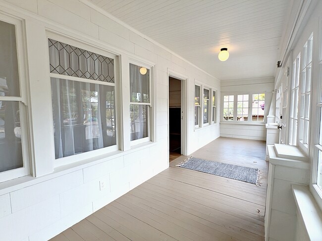 Photo - 125 NE 84th Ave