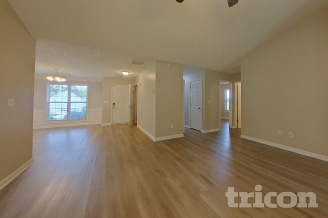 Photo - 20 E Lawn Dr