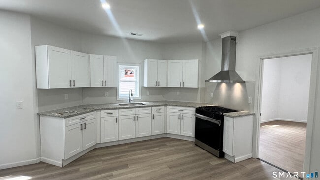 Building Photo - 16 Arch St Unit 3