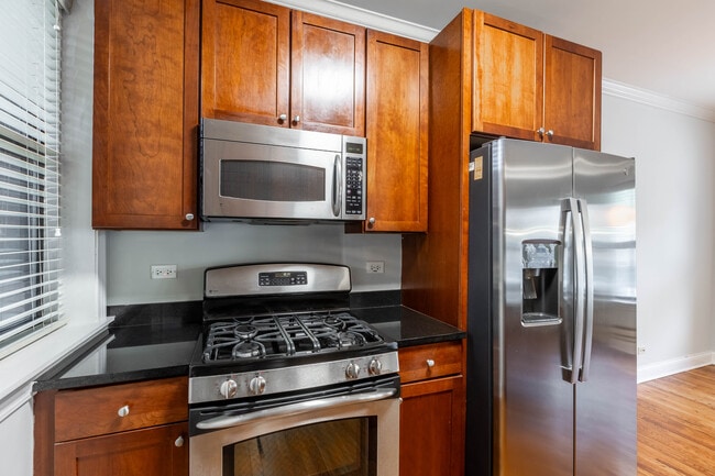 Photo - 736 W Addison St Unit 3