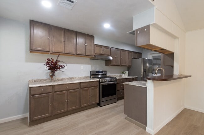 Photo - 5704 Leggett Ln