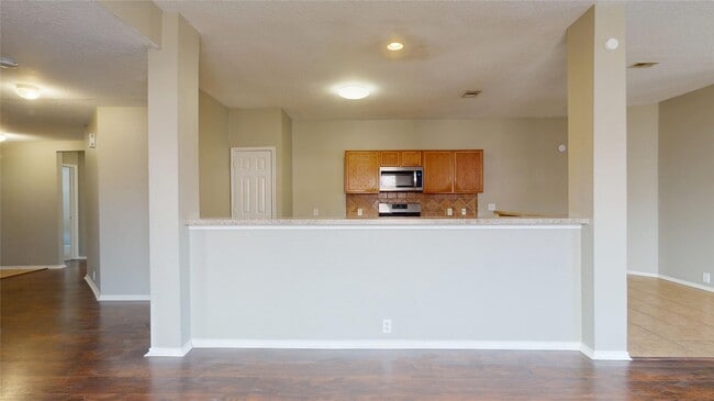 Building Photo - 6007 Baldwin Elm St