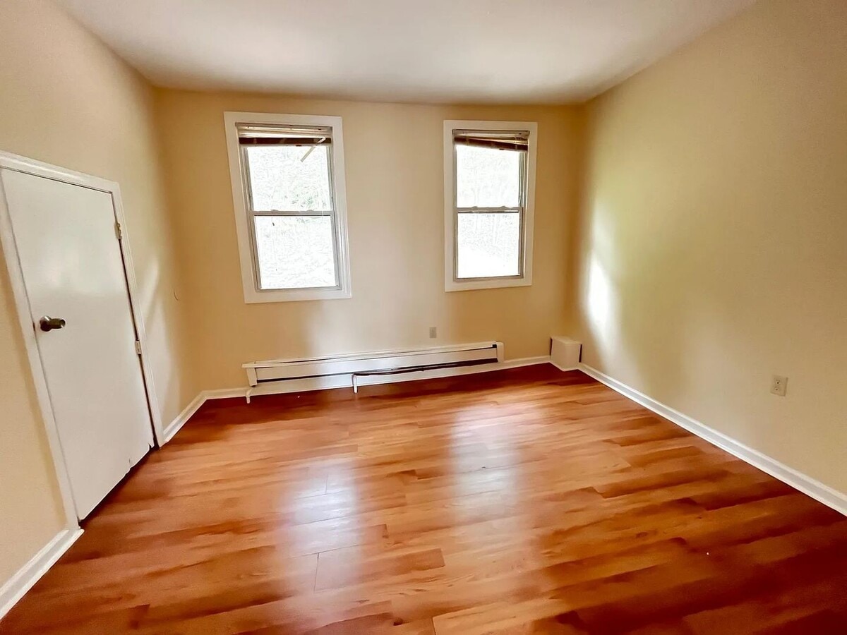 Photo - 22 Hemlock St