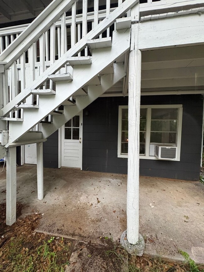 Building Photo - 1129 N Three Notch St Unit D