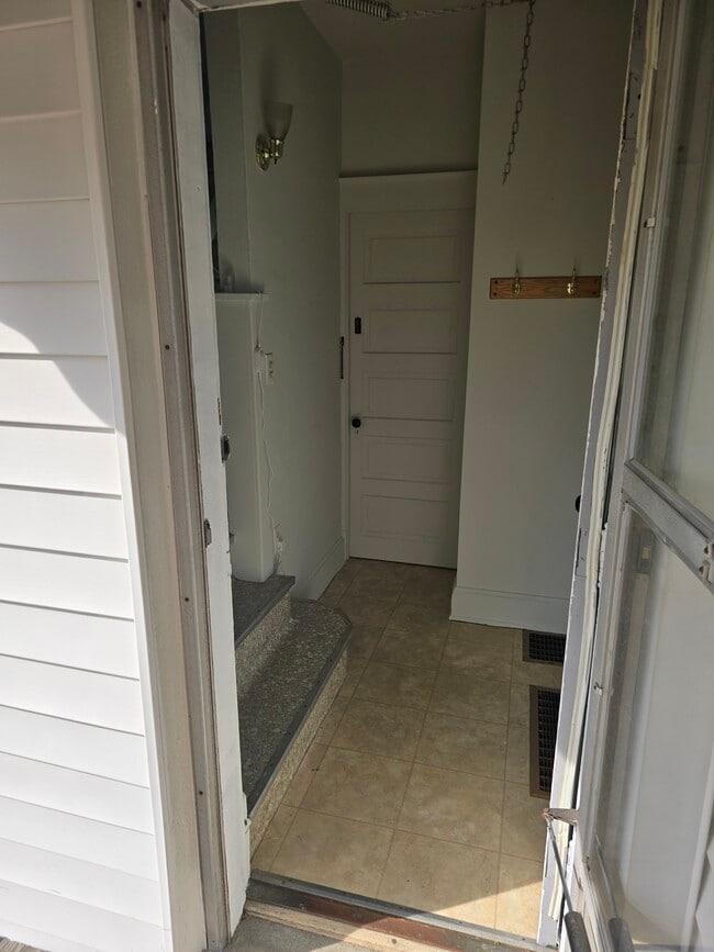 Photo - 3981 Davis Ave Unidad 2nd Floor Apt.