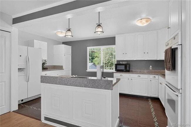 Photo - 361 Dakin St
