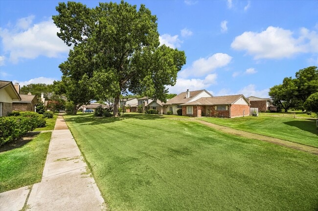 Photo - 6407 S Briar Bayou Dr