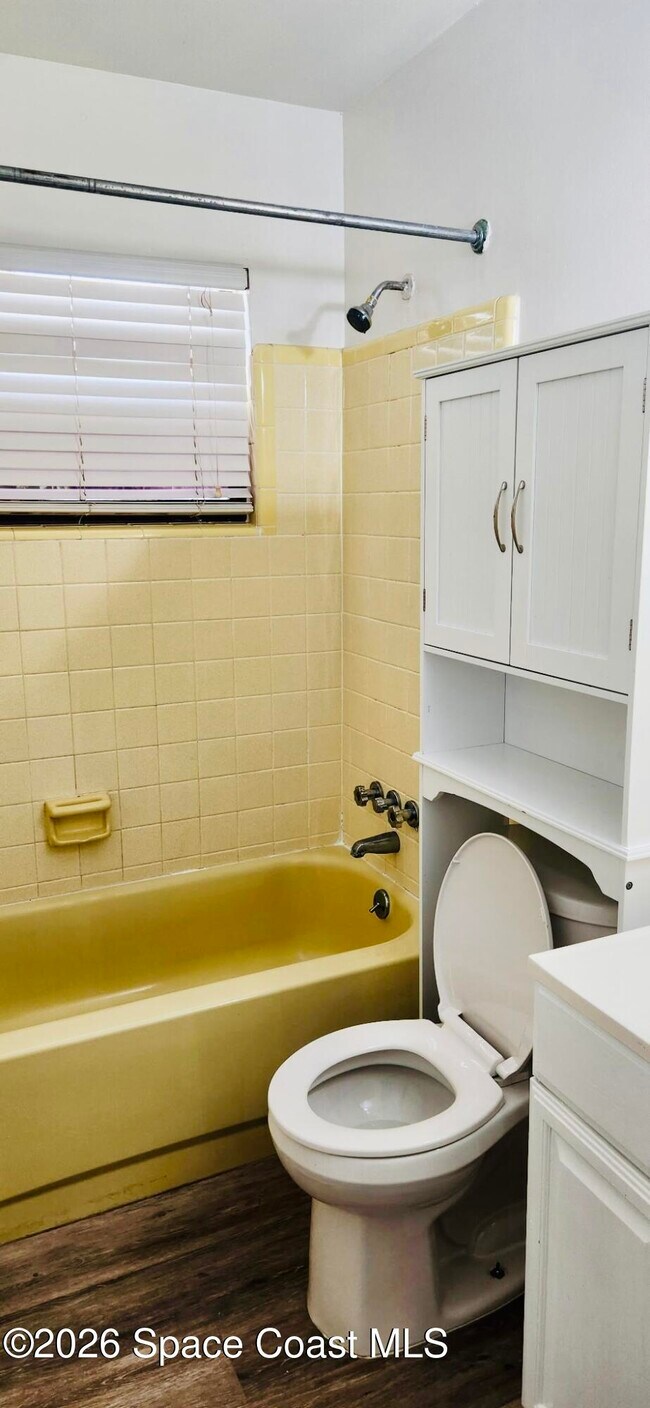 Photo - 985 Alford St