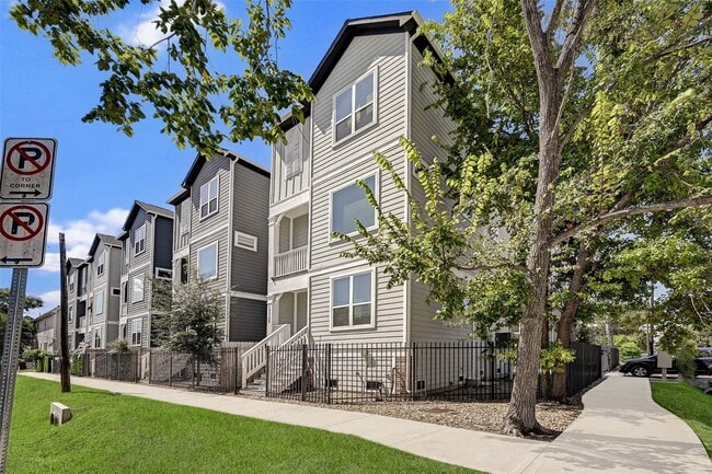 Photo - 1302 W 24th St