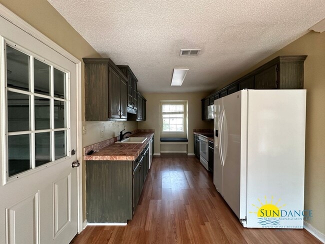 Photo - Beautiful 3 Bedroom Home in Mary Esther!