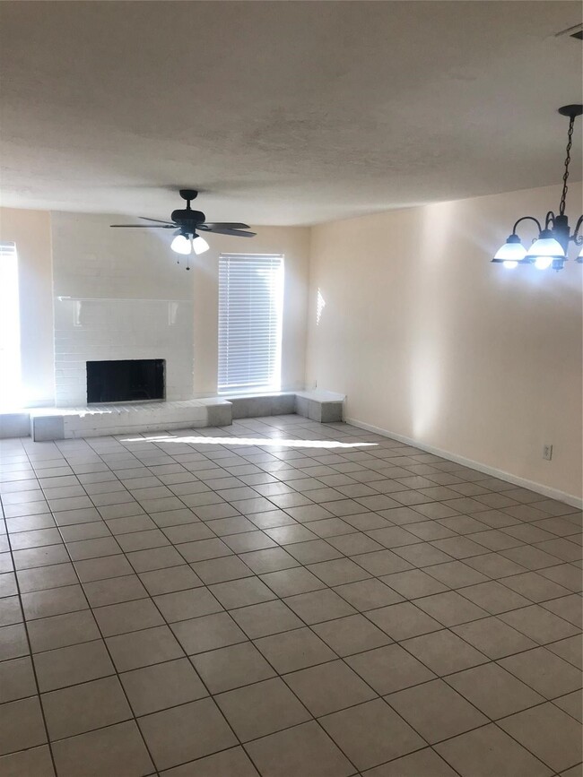 Photo - 8646 Maplecrest Dr
