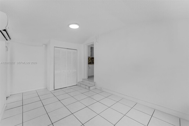 201 SW 51st Ct Unit 5