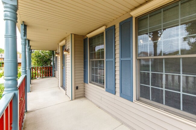 2620 Camden Dr