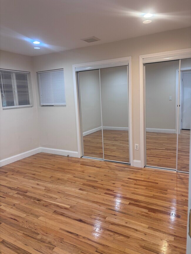 Master Bedroom - 44 Lake Ter