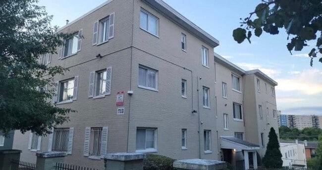 Photo - 713 Brandywine St SE